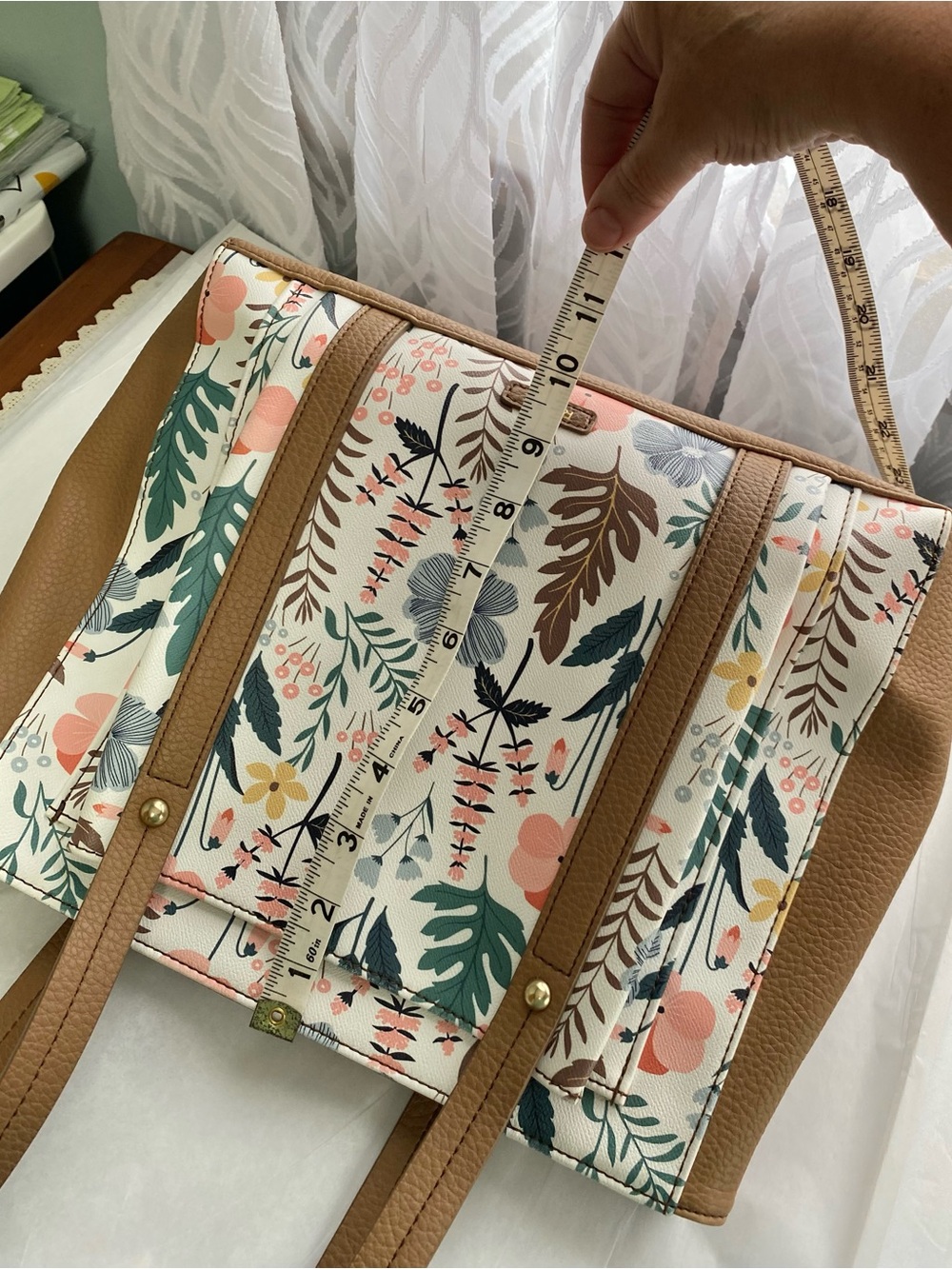 BEAUTIFUL RELIC SHOULDER BAG PURSE, 8 POCKETS FOR ORGANIZING - Picture 7 of 8